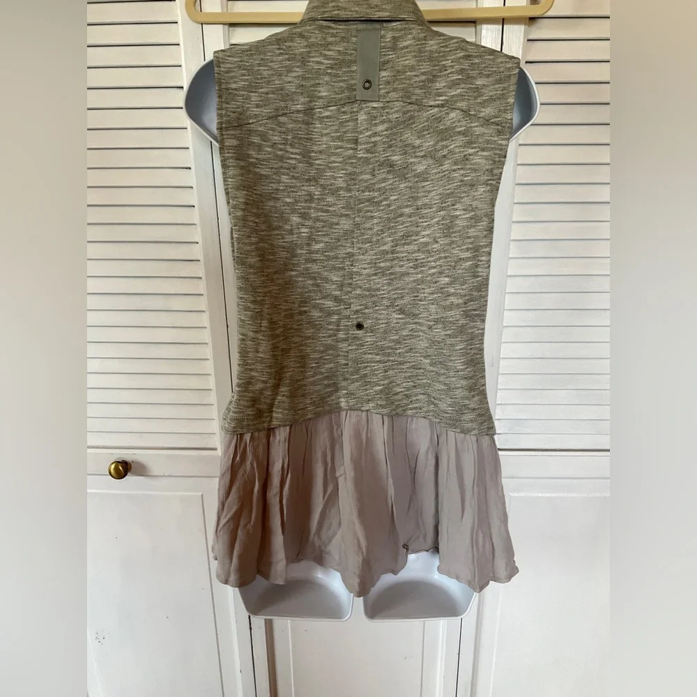 Oddy Boutique Sleeveless Zip Up Sweatshirt Vest Small Gray NWT